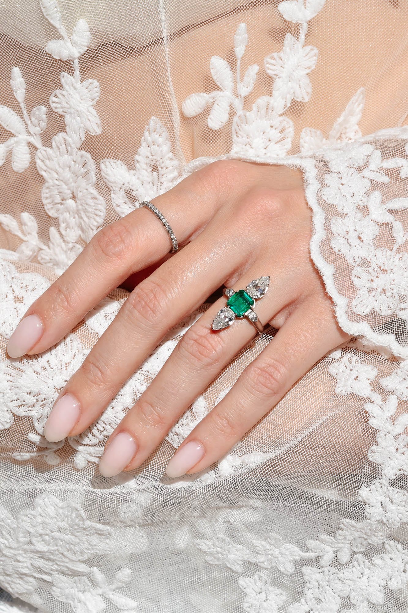 Exquisite Emerald Gold Finger Ring